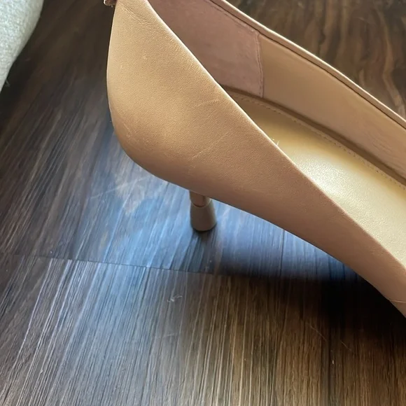 Michael Kors Like New Dorothy Leather Tan Classic Elegant 2 Inch Heels Size 7.5 - Picture 6 of 8